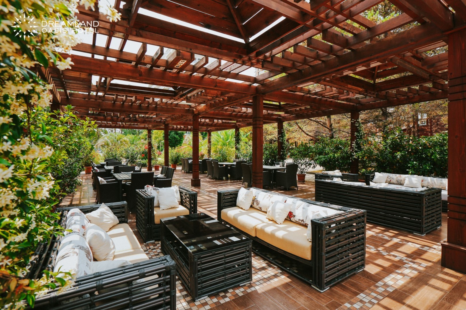 http://hoteloasis.ge/files/restaurants/bungalow-pool-bar-terrace-1.jpg